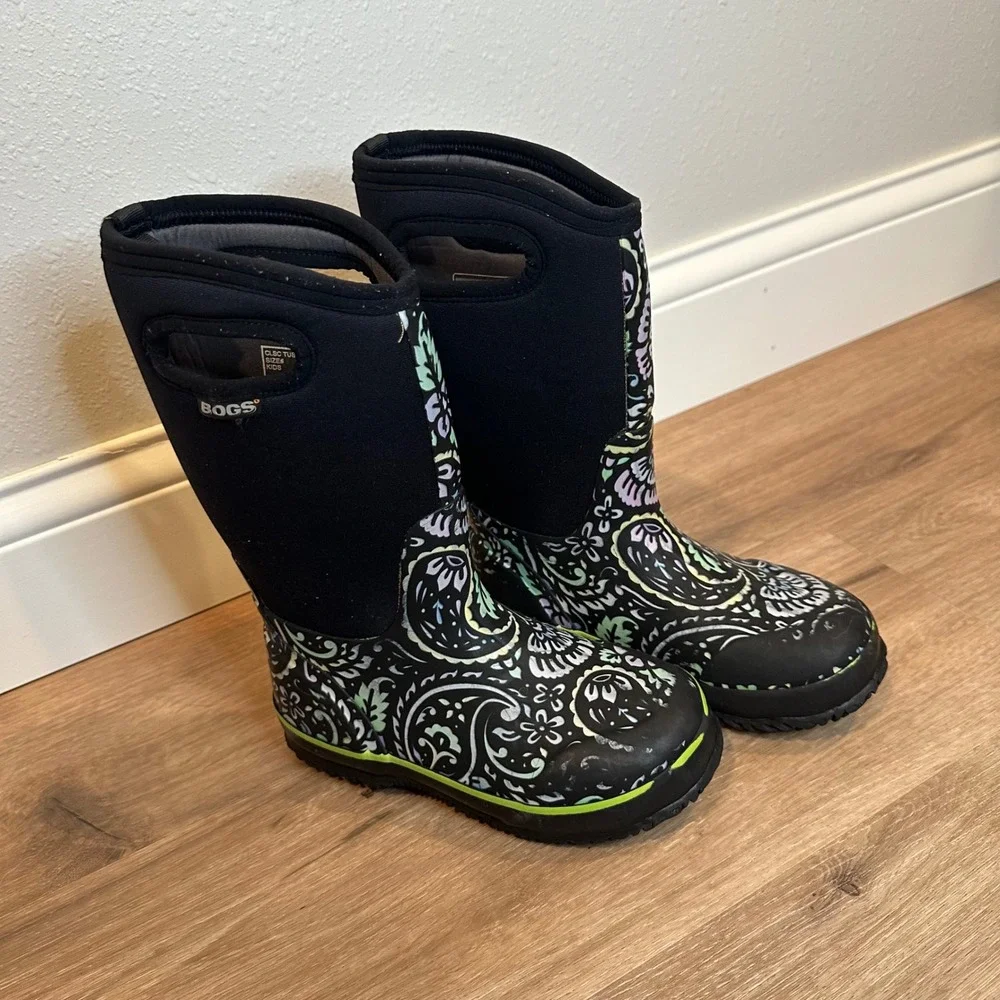Bogs Classic Tuscany Rain Boots Kids Size 2 Black Paisley Floral Waterproof Snow